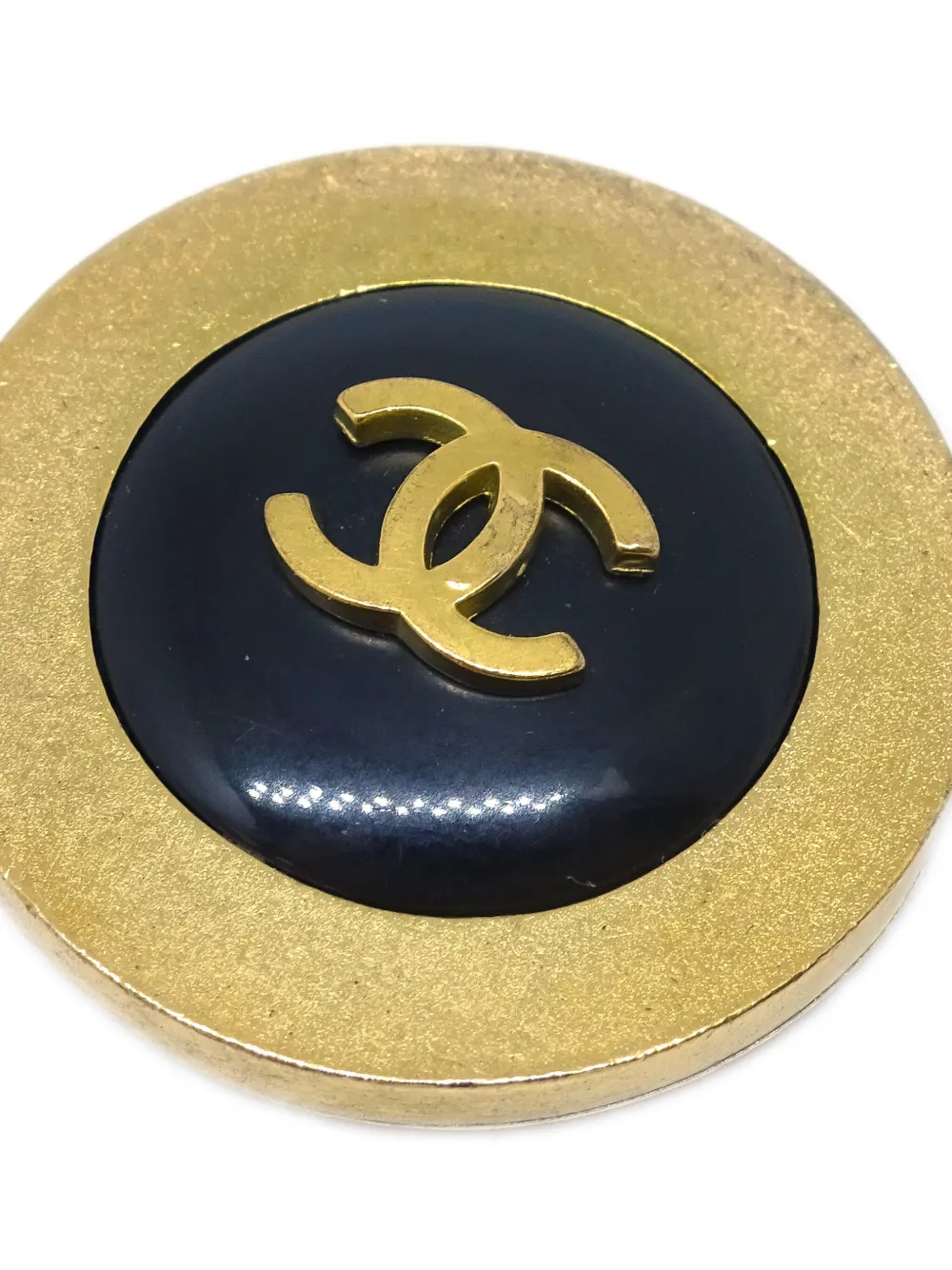 Pre-owned Chanel 1994 Button Clip-on Earrings In Gold