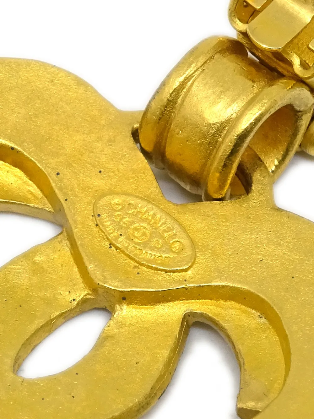 Pre-owned Chanel 1995 Heart Clip-on Earrings In Gold