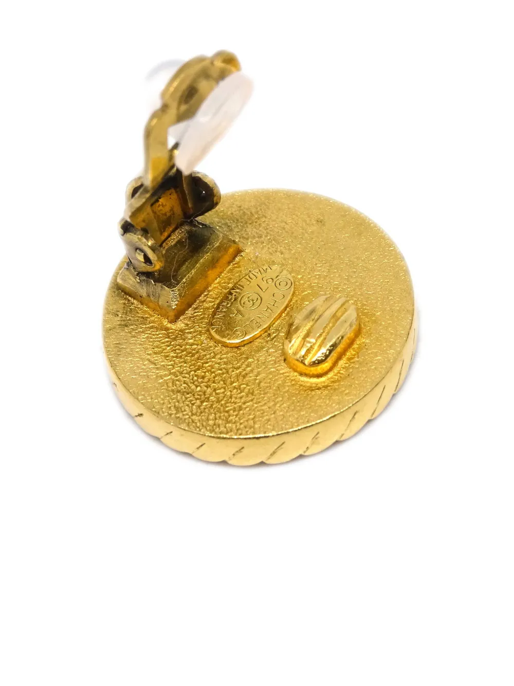Pre-owned Chanel 1997 Button Clip-on Earrings In Gold