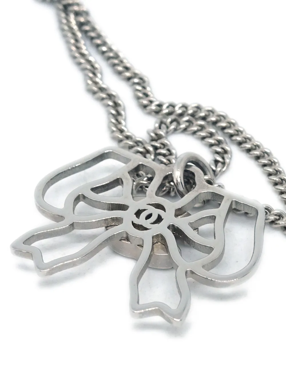 Pre-owned Chanel 2018 Bow-pendant Chain Necklace In Silver