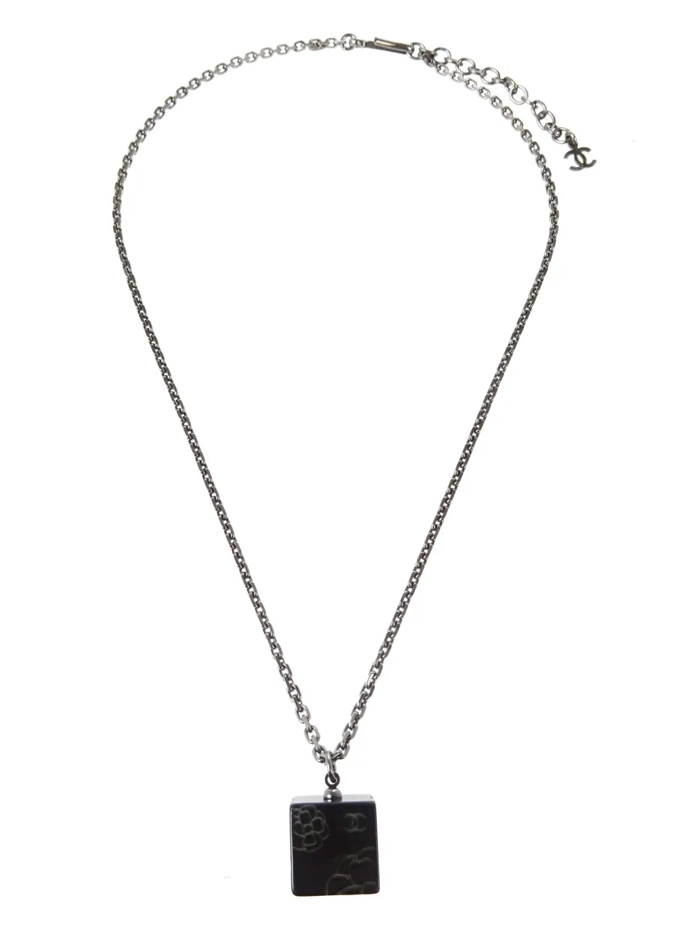 CHANEL Pre-Owned 2002 スクエア ペンダント ネックレス - シルバートーン CHANEL Pre-Owned 2002 スクエア ペンダント ネックレス - シルバートーン