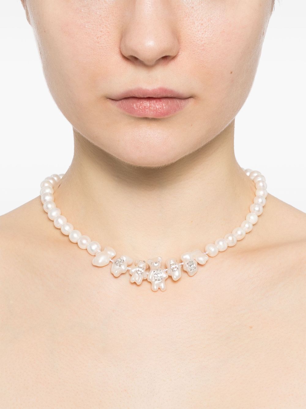 YVMIN mini pearl bear pearl necklace - Neutrals