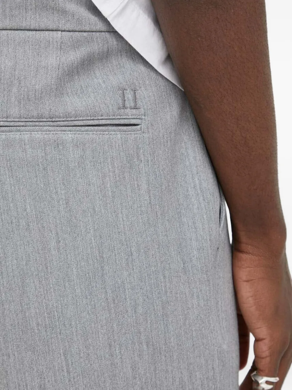 Les Deux Logo-embroidered Tailored Shorts In Gray