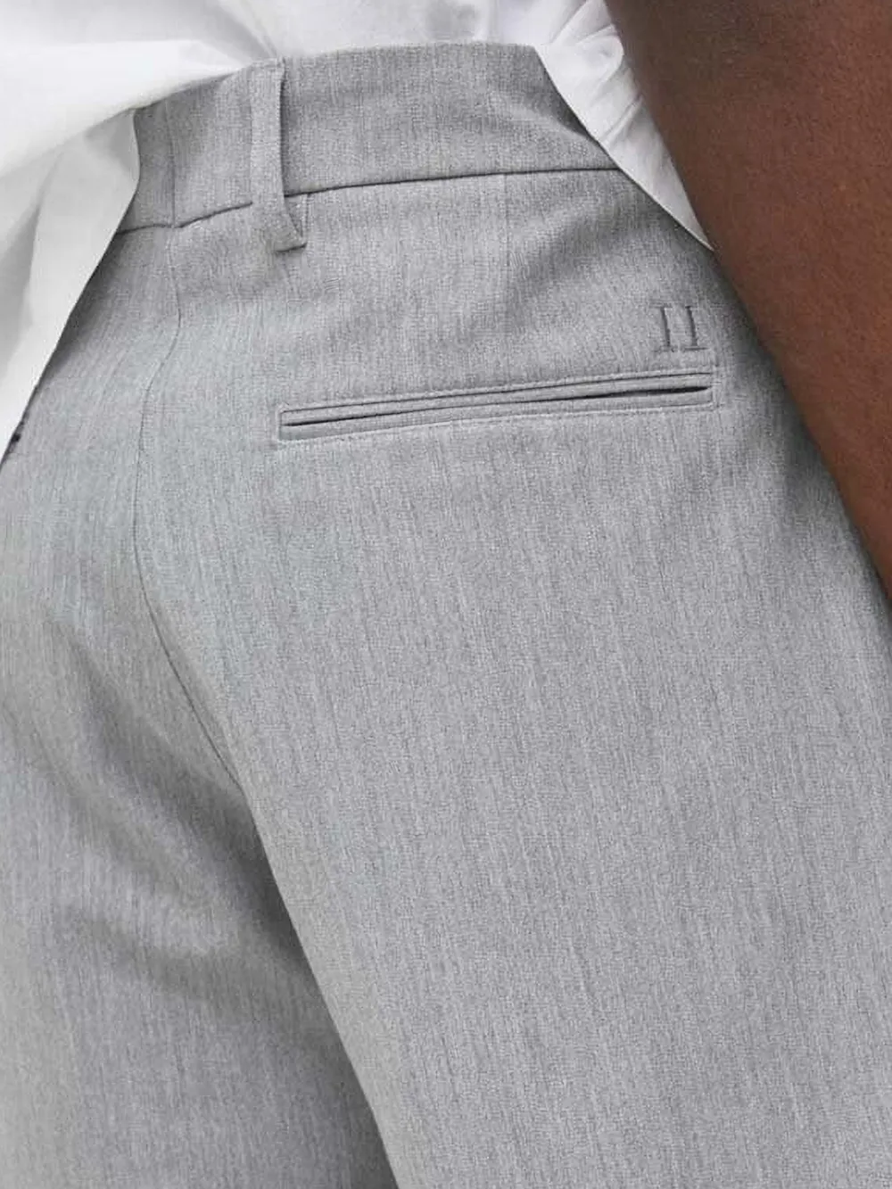 Les Deux logo-embroidered tailored shorts | Tailored Shorts | Image 2