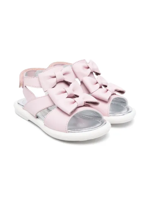 Monnalisa bow-detail patent leather sandals 