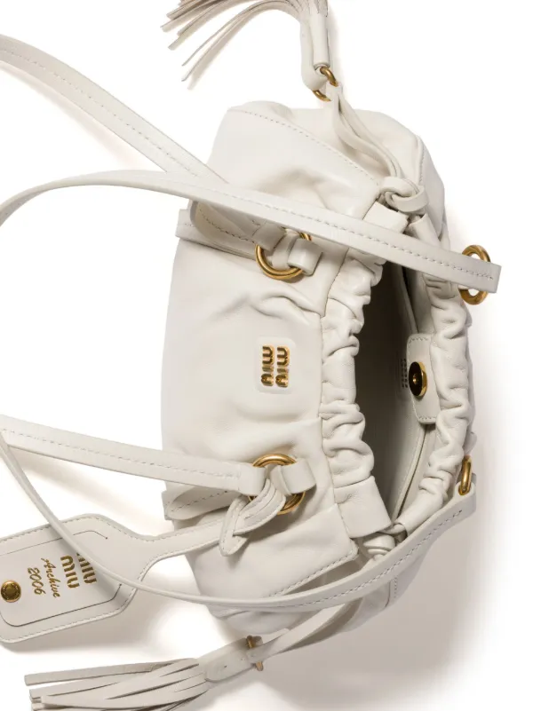 MIU MIU クリーム色 シボレザーミニバッグ 収納袋付き
