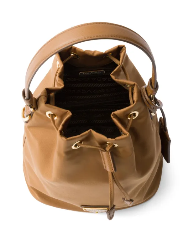 ☆送料・関税込☆PRADA★Re-Edition 1978 バケットバッグ★ Prada Re-Edition 1978 Bucket Bag | Blue | FARFETCH