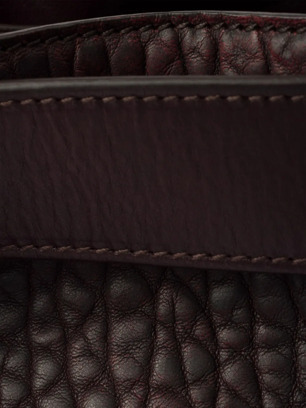 Prada Shopper met decoratieve gesp Rood