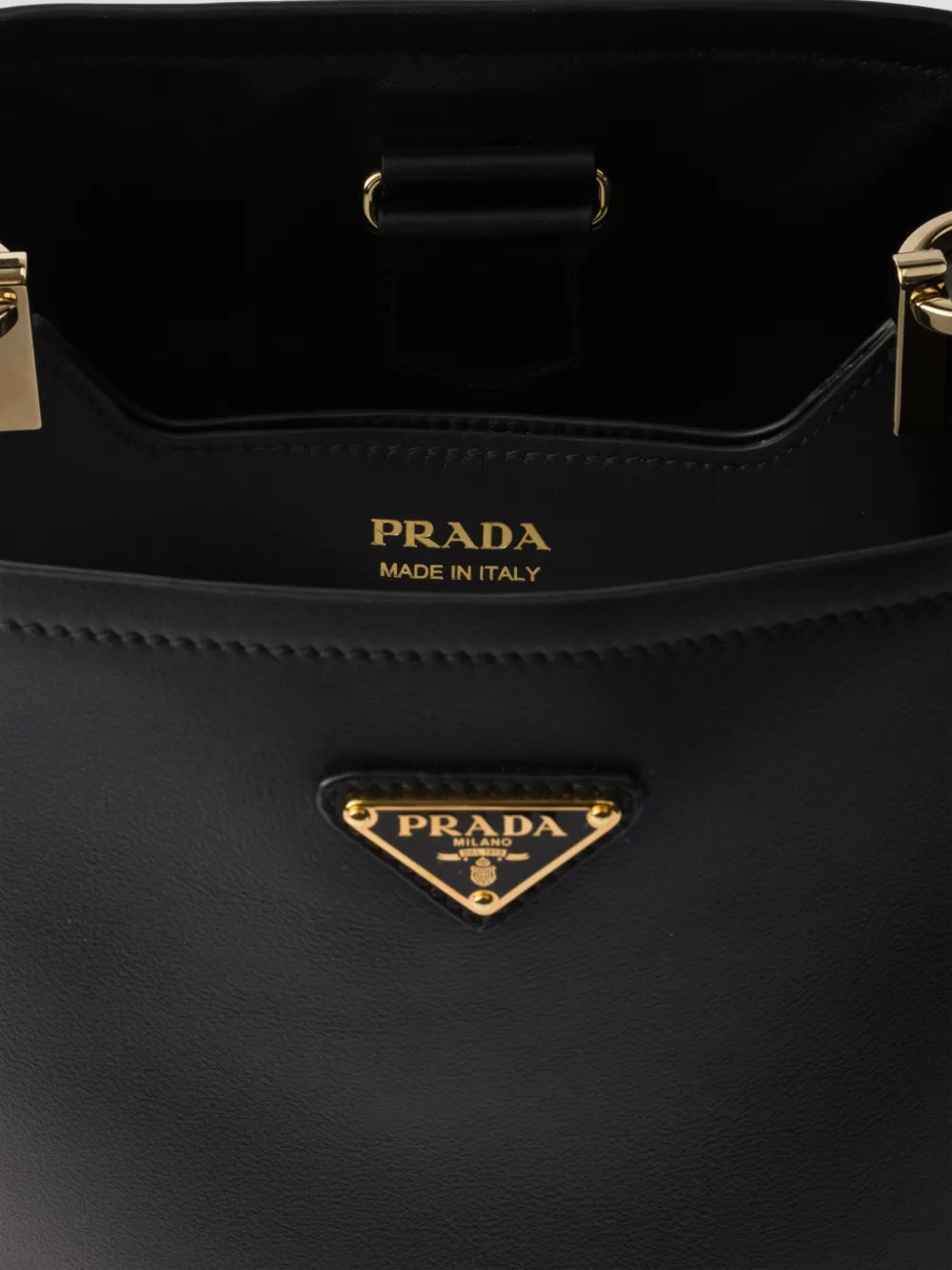 Prada Leren schoudertas Zwart