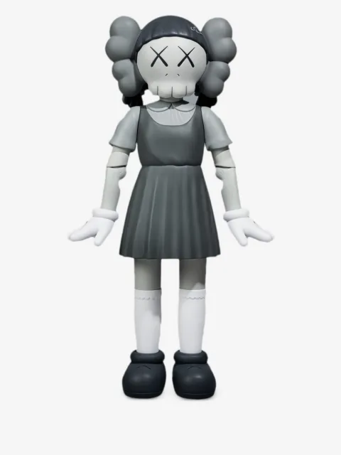 KAWS figura Young-Hee Monotone de KAWS x Squid Game