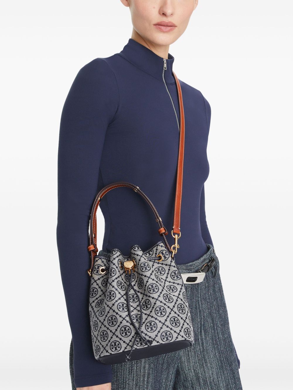 Tory Burch T-Monogram bucket bag - Grijs