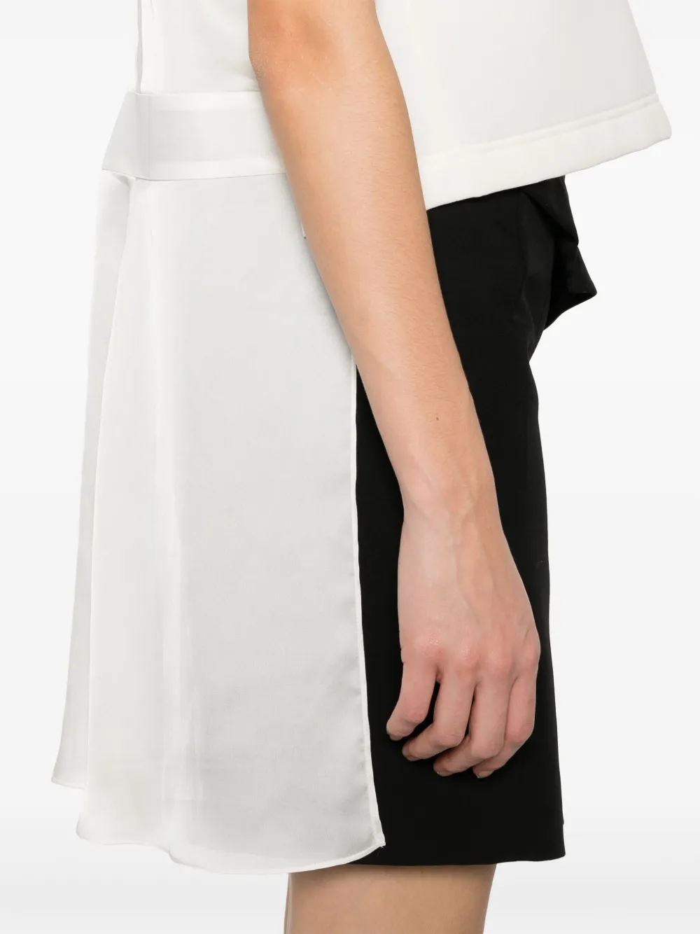 sacai T-shirt met contrasterend vlak Beige