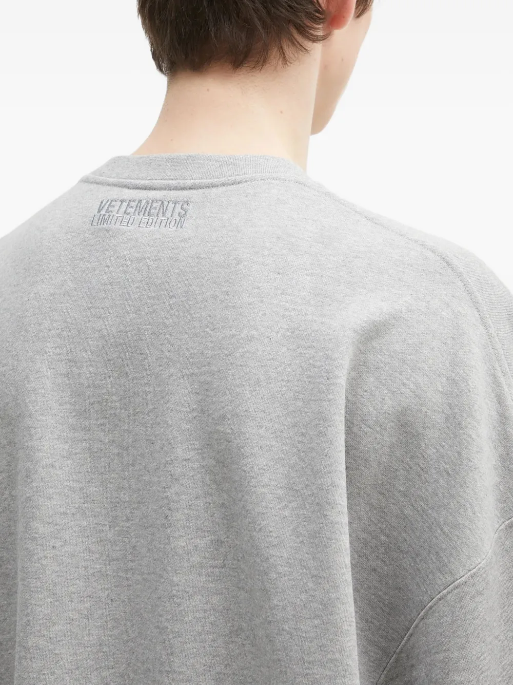 VETEMENTS embroidered-logo sweatshirt Grijs