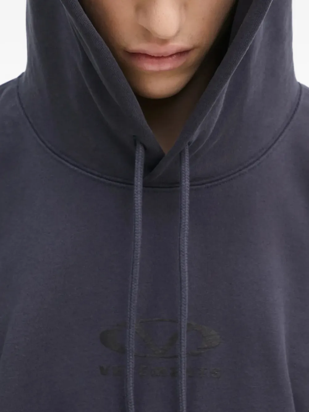 VETEMENTS logo-print hoodie Blauw