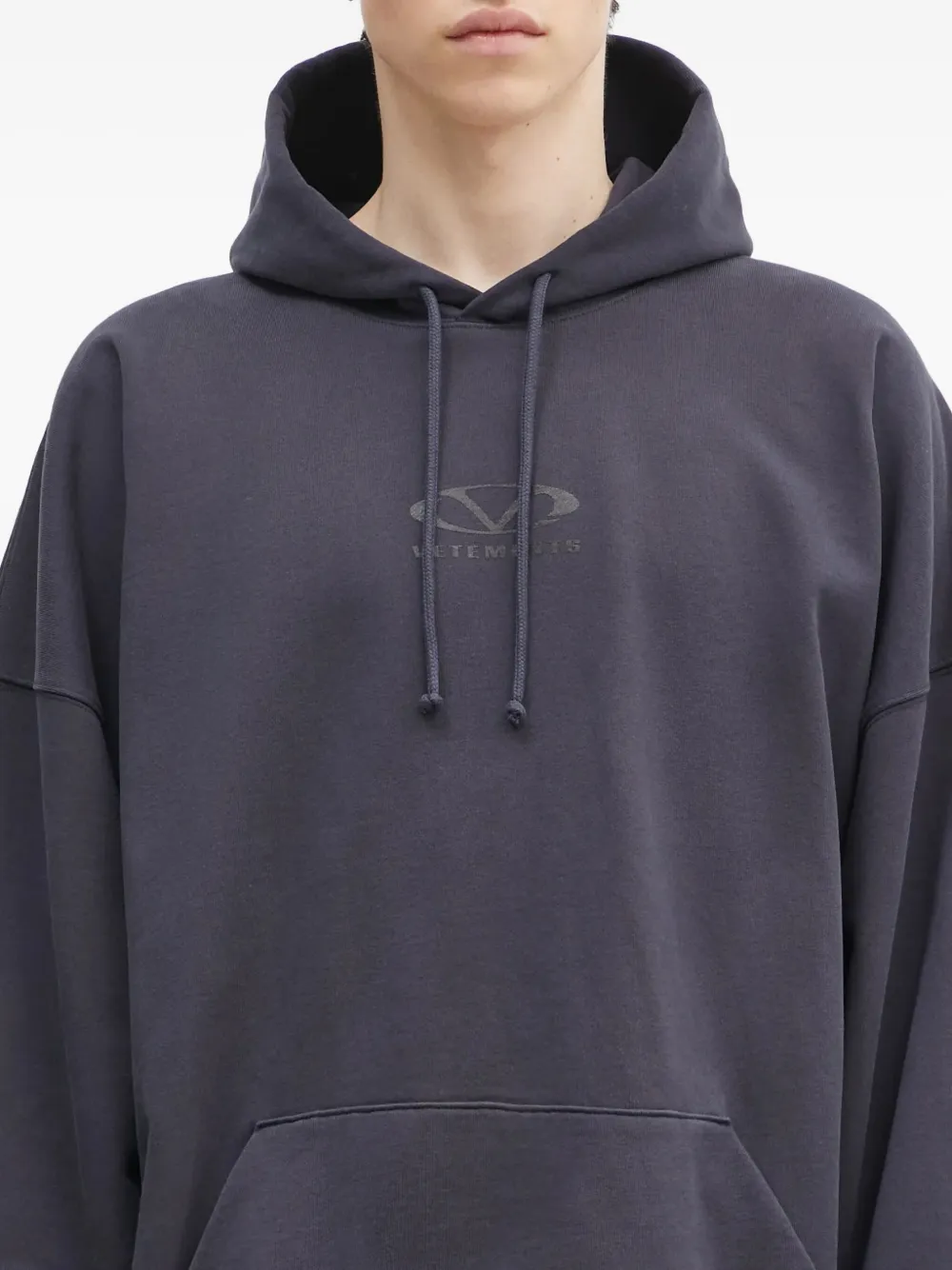 VETEMENTS logo-print hoodie Blauw