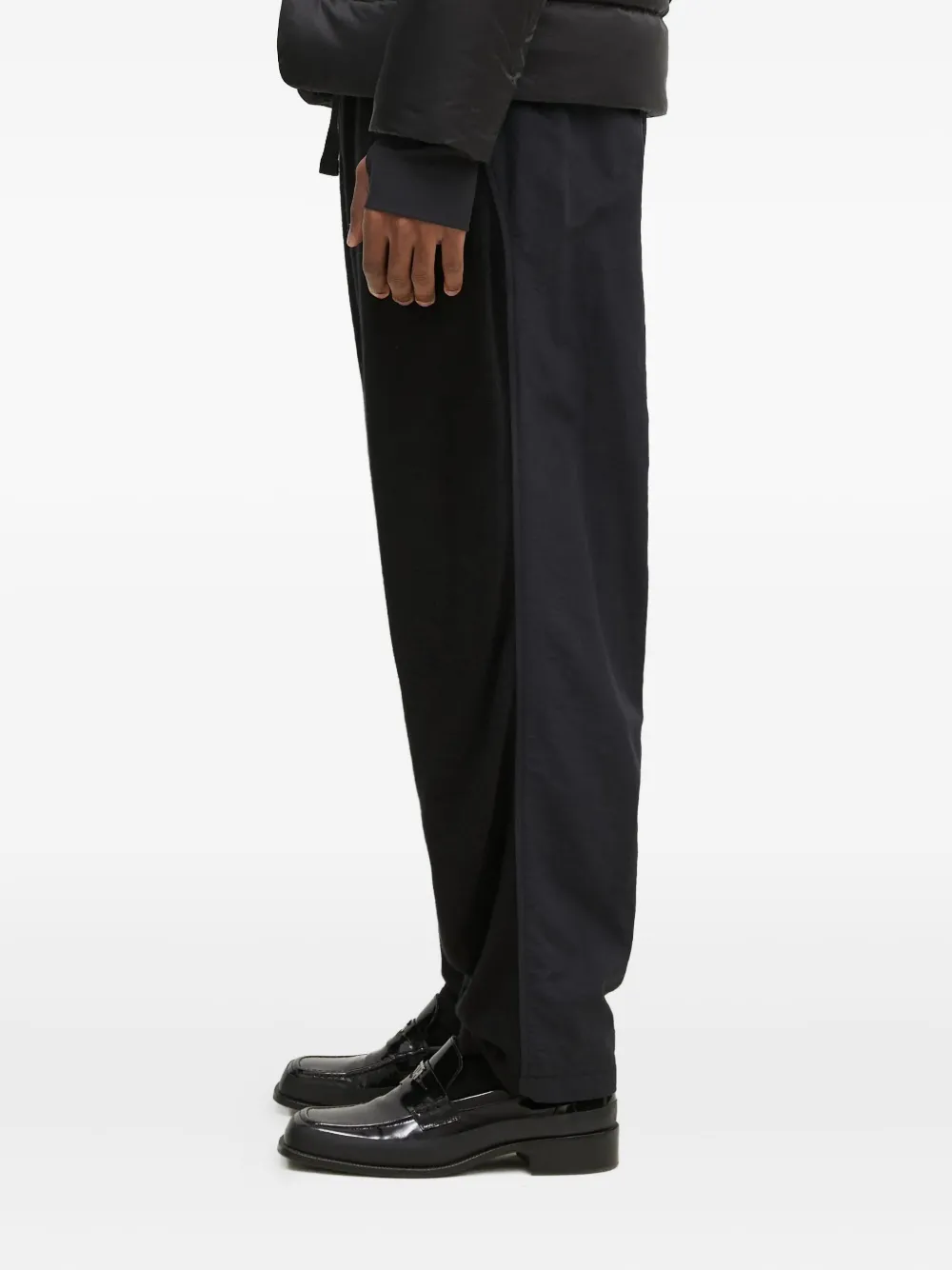 Undercover panelled drawstring trousers | Pantalones rectos y con corte regular | Image 2