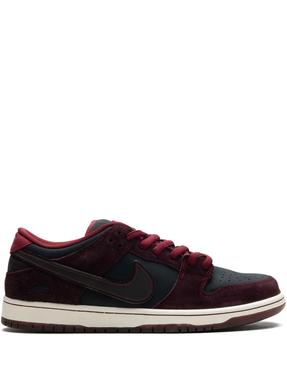 Nike x Riot Skateshop SB Dunk Low "Mahogany Dark Beetroot Team Red Sail Night Maroon" sneakers Rood