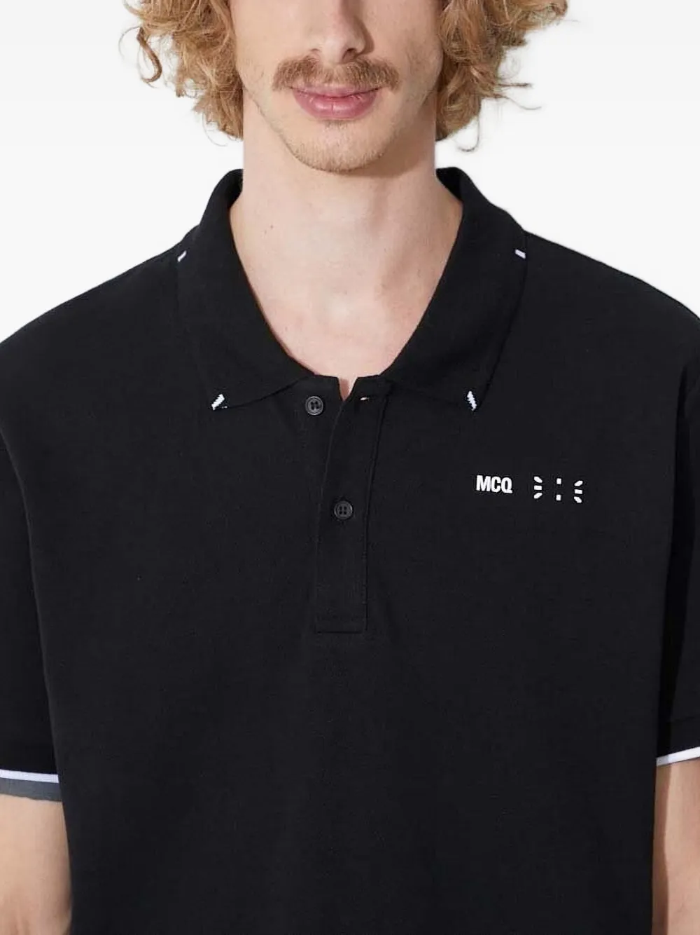 MCQ logo-detail polo shirt Zwart