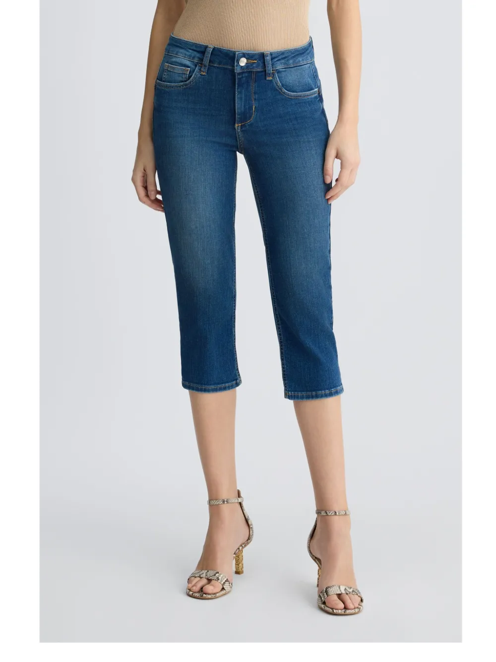 Liu •jo Bottom Up Capri Jeans In Blue