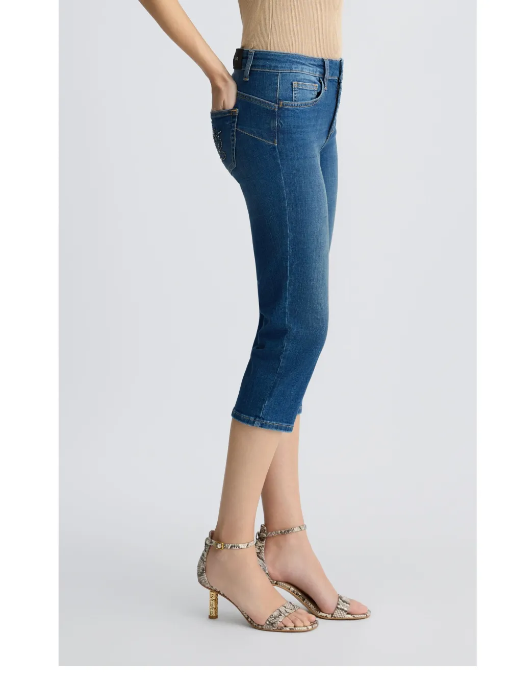 Liu •jo Bottom Up Capri Jeans In Blue