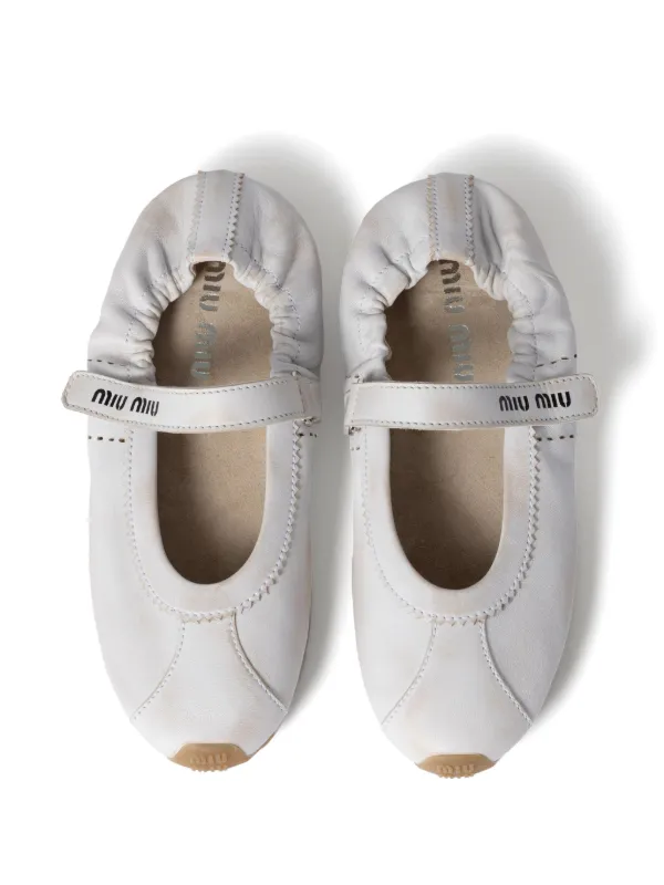 Miu Miu パネル フラットシューズ | ホワイト | FARFETCH JP