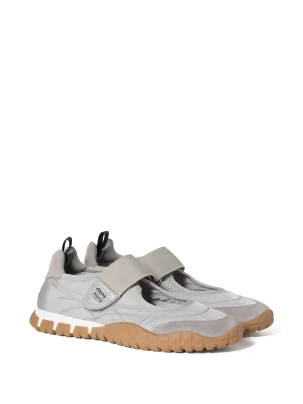 Miu Miu Tyre フラットシューズ | グレー | FARFETCH JP