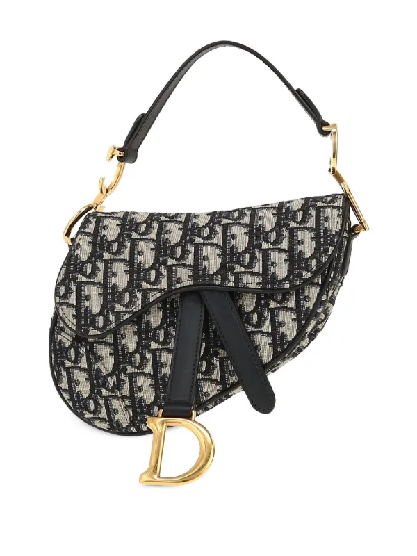 Dior サドルバック ディオールの「サドル」バッグ、定番の黒と革新的なパターンを徹底比較