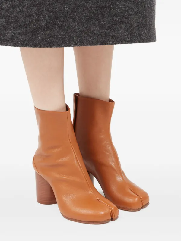 ショートブーツ・ブーティ MAISON MARGIELA COFFEE-COLORED TABI ANKLE BOOTS Maison Margiela Tabi Leather Ankle Boots | Saks Fifth Avenue