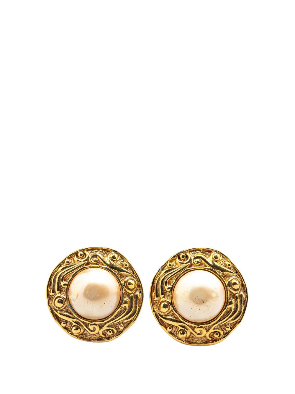 CHANEL Pre-Owned 1970-1980 Gold Plated Round Faux Pearl Clip on Earrings costume earrings