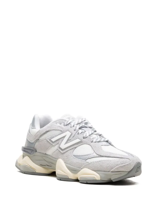 New Balance 9060 ホワイト/グレー New Balance 9060 sneakers in white with gray metallic detail