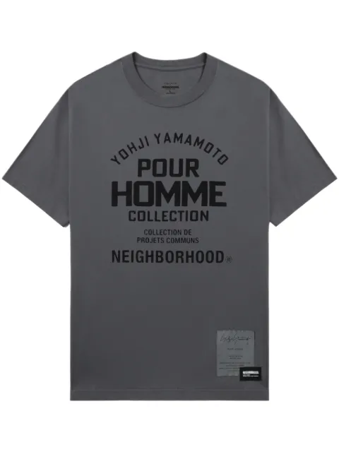Yohji Yamamoto playera con eslogan estampado de YOHJI YAMAMOTO x Neighbourhood 