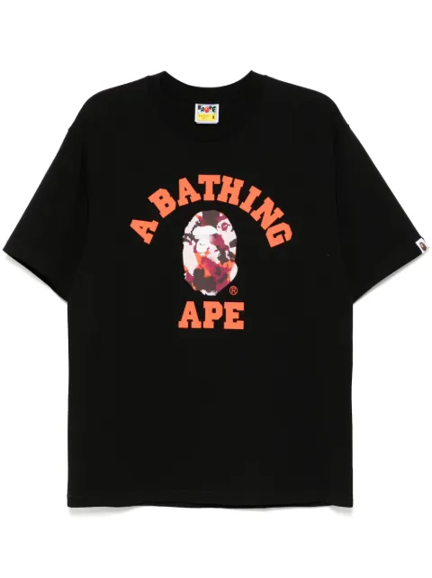 A BATHING APE® playera estampada
