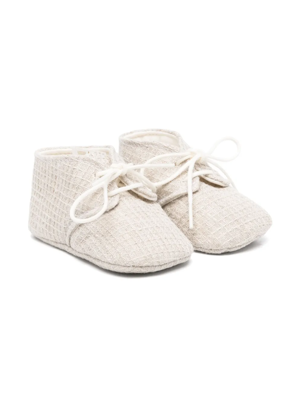 Il Gufo derby pre-walkers Neutrals
