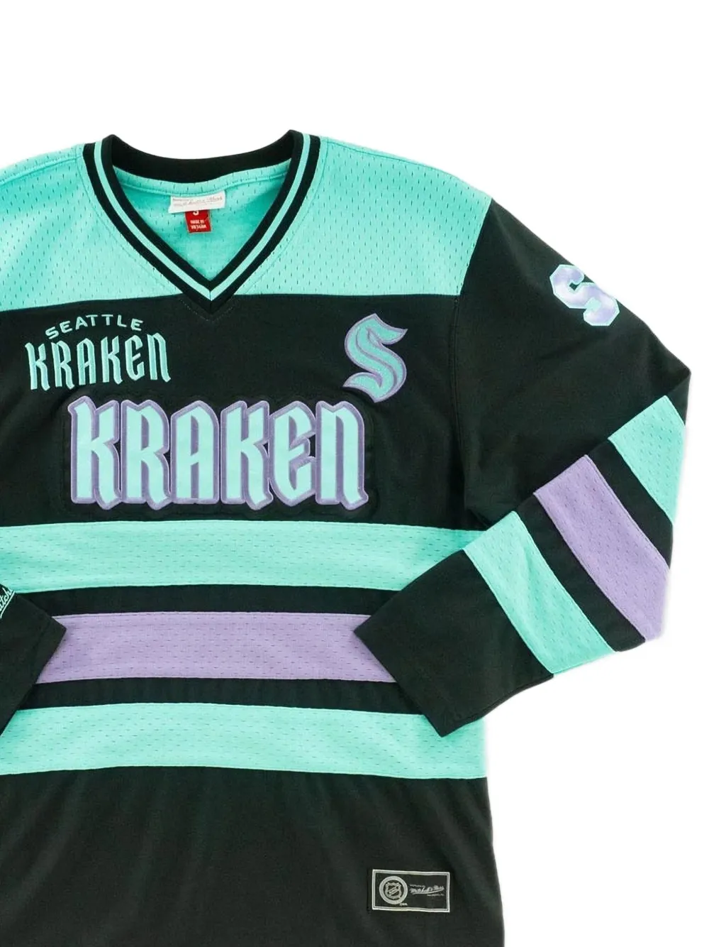 Mitchell & Ness Seattle Kraken V-neck striped sweatshirt - Zwart