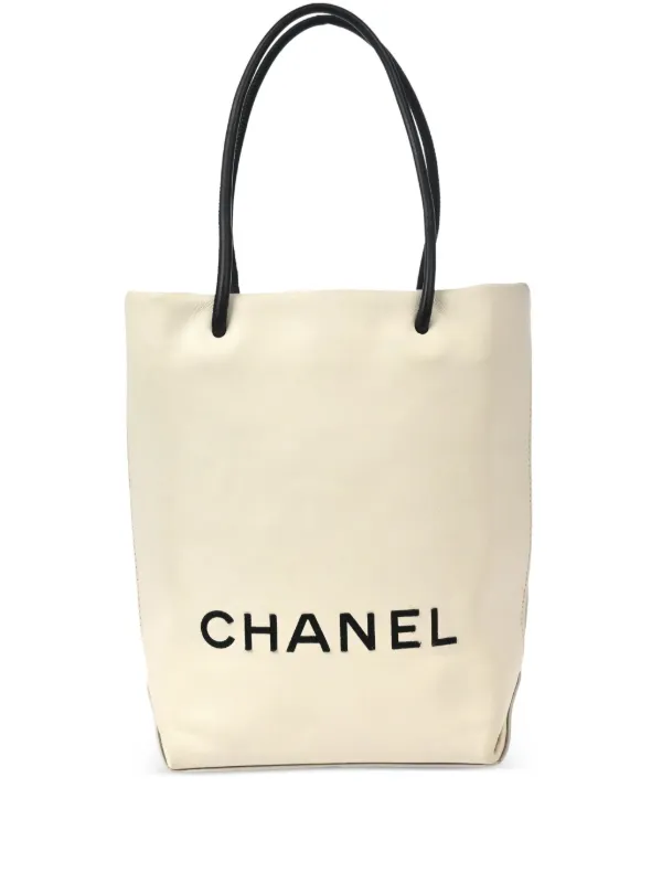 CHANEL Pre-Owned 2008 Essential Tote Bag | White | FARFETCH CA