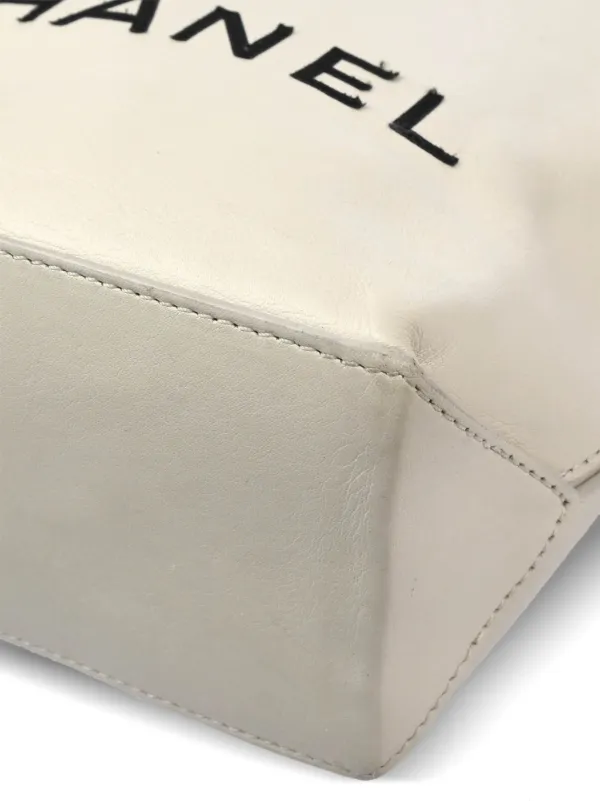 CHANEL Pre-Owned 2008 Essential Tote Bag | White | FARFETCH CA