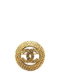 CHANEL Pre-Owned 1980-1990 Gold Plated CC Round Brooch costume brooch