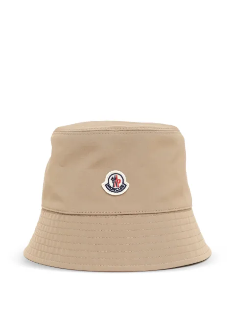 Moncler gorro de pescador con parche del logo