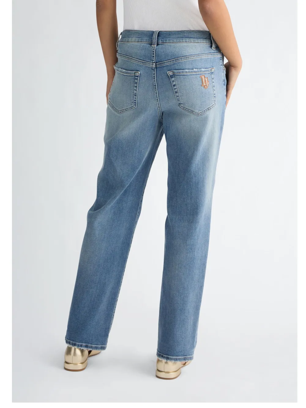 Shop Liu •jo Low-rise Boyfriend-cut Jeans In Blau