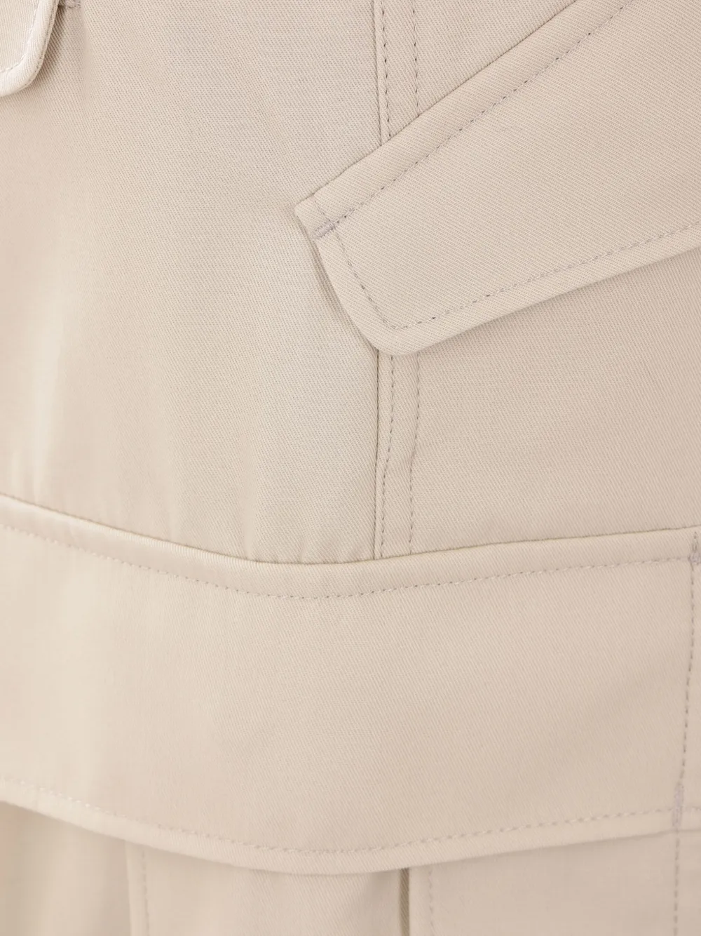 sacai Twill cargo shorts met ceintuur Beige