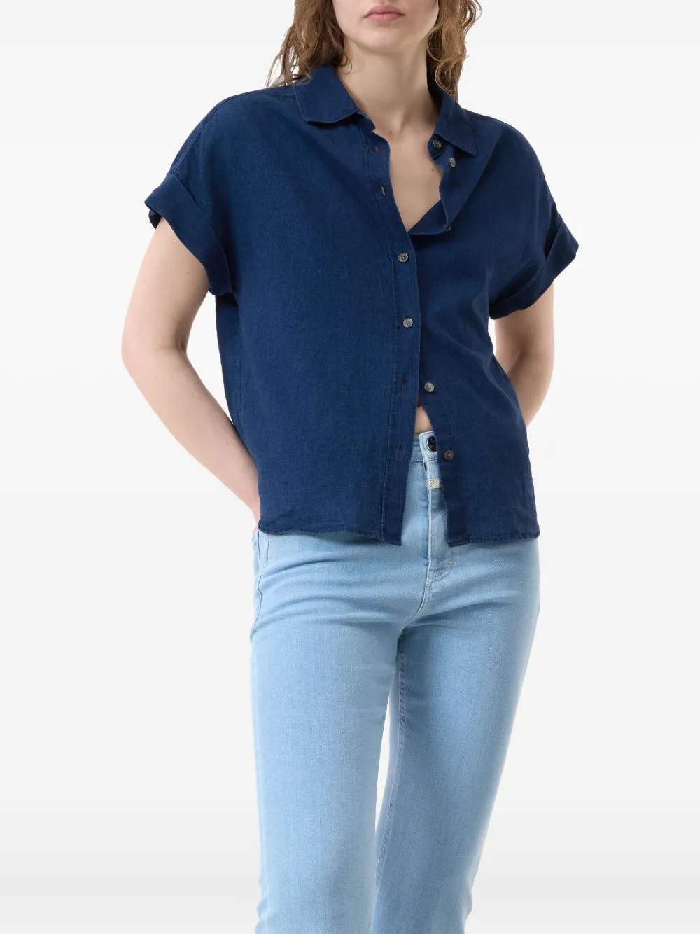 CLOSED SLEEVELESS SHIRT
