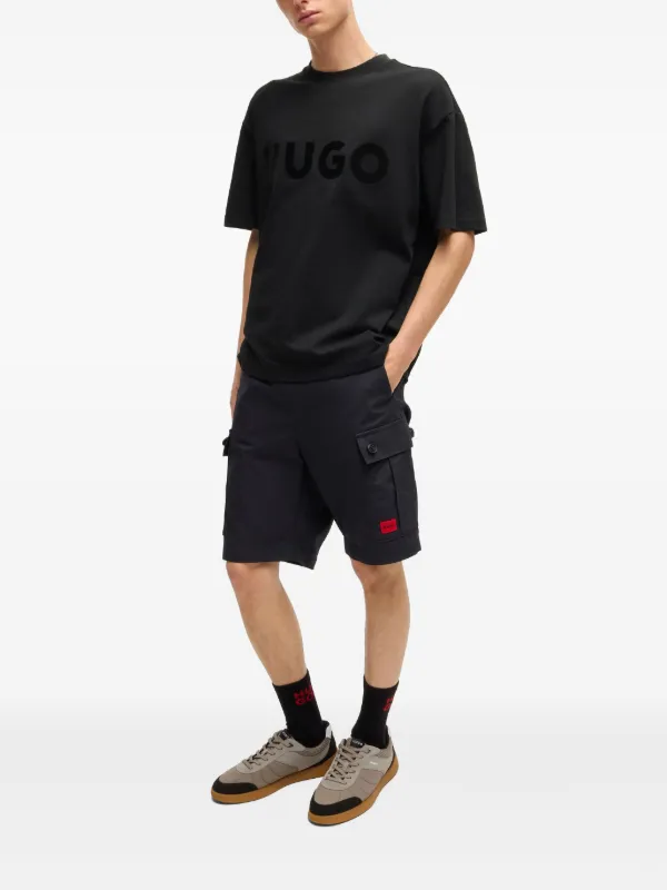 【関税込み】Hugo ブラック ロゴアップリケ Tシャツ HUGO logo-patch Cotton T-shirt | Black | FARFETCH JO