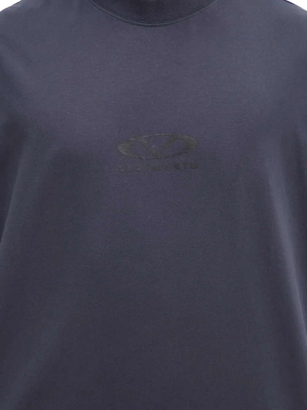 VETEMENTS logo-embroidered T-shirt Blauw
