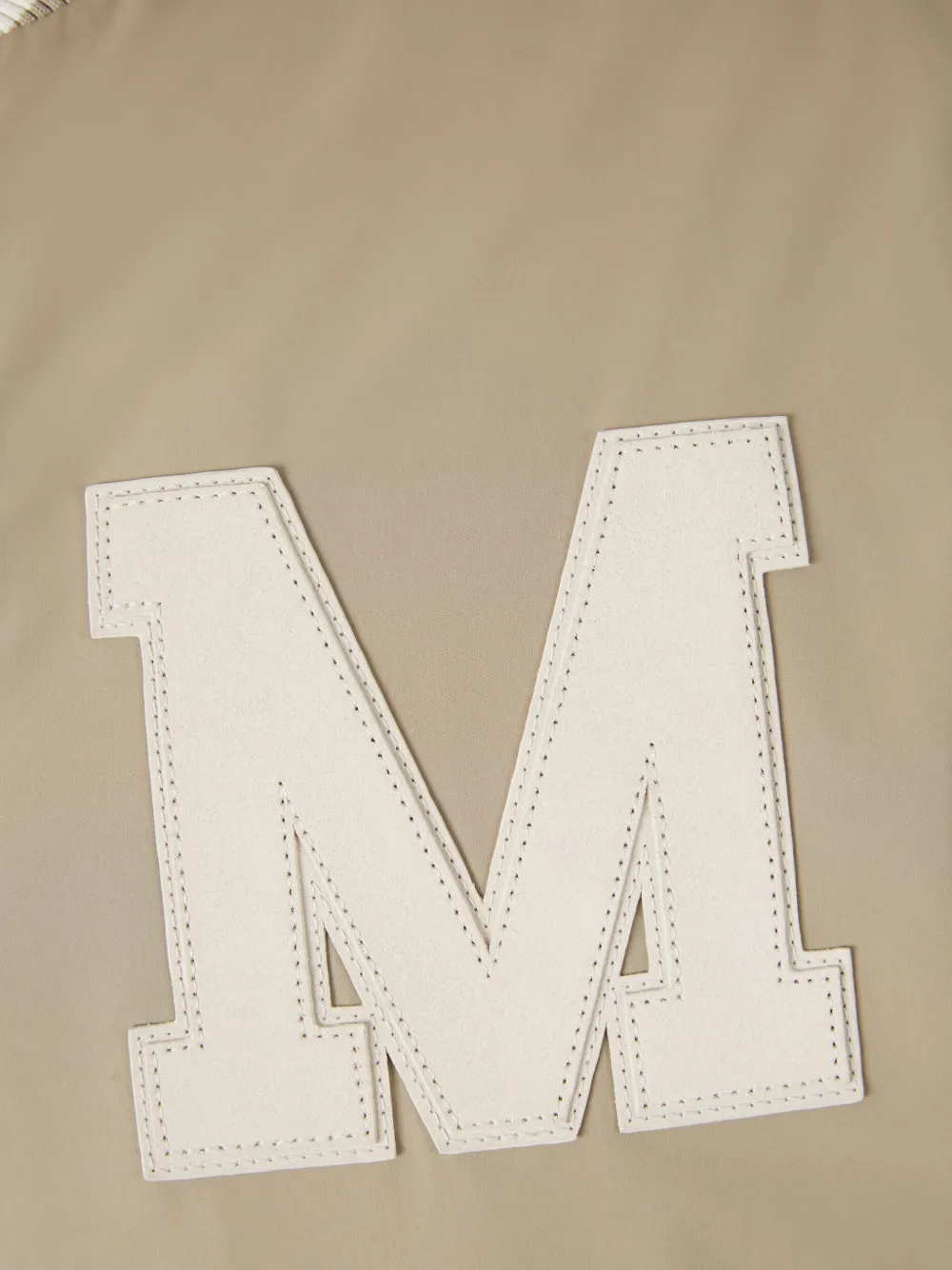 Moncler Bomberjack met logo Beige