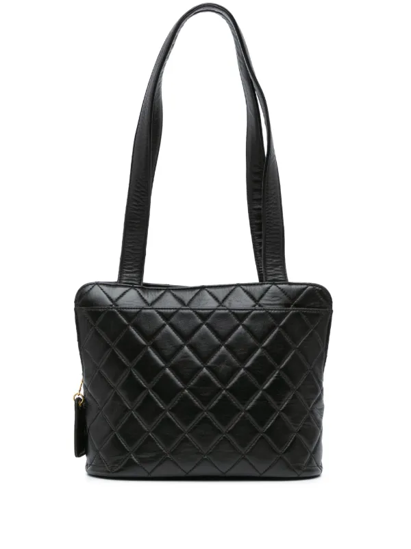 Chanel Pre-owned 1996-1997 Quilted Lambskin Shoulder Bag in Black