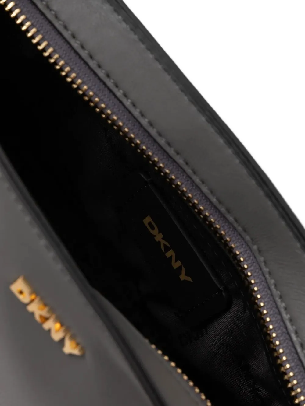 DKNY Leren crossbodytas met kettinghengsel Grijs
