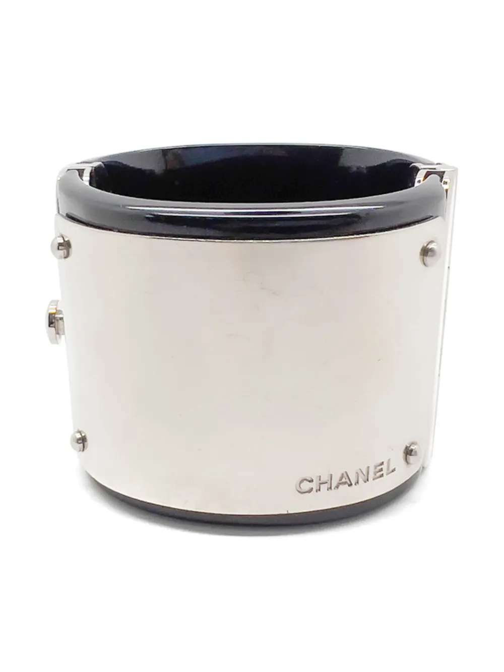 CHANEL Pre-Owned 2007s ロゴプレート カフブレスレット - シルバートーン CHANEL Pre-Owned 2007s ロゴプレート カフブレスレット - シルバートーン