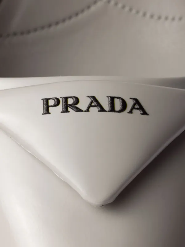 プラダ PRADA ロゴ入りシルククルーネックセーター P24T1F