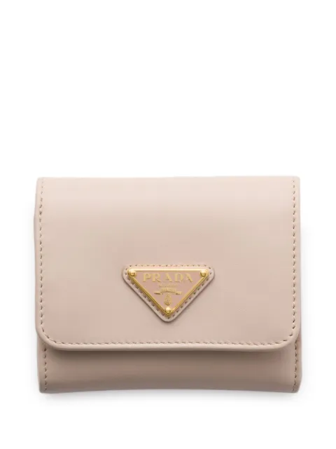 Prada cartera con logo triangular esmaltado
