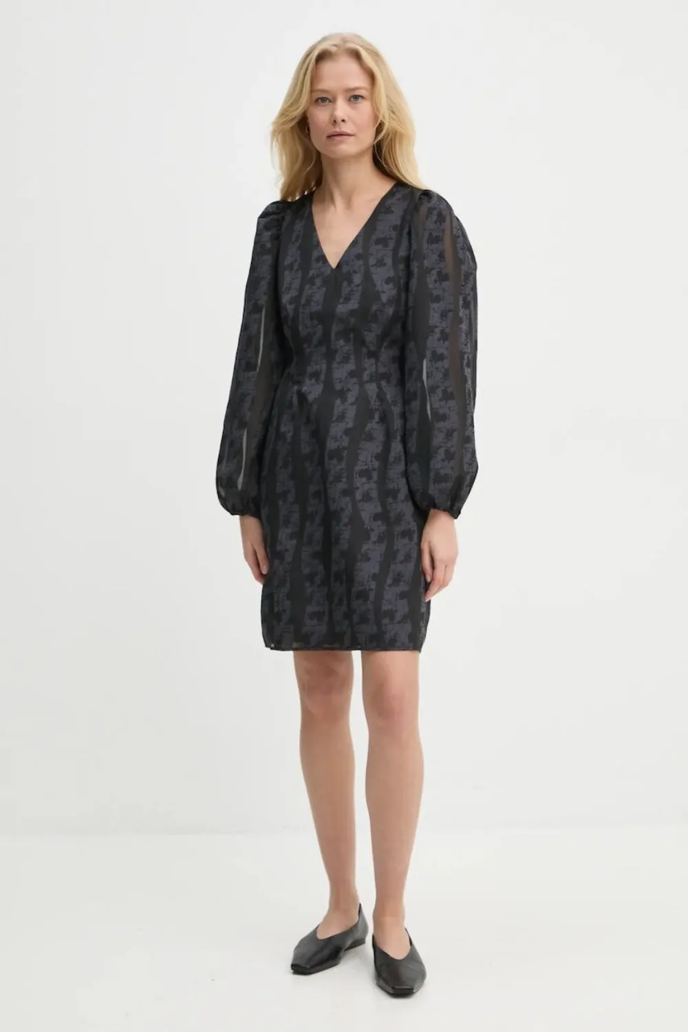 SAMSOE SAMSOE v-neck mini dress - Nero